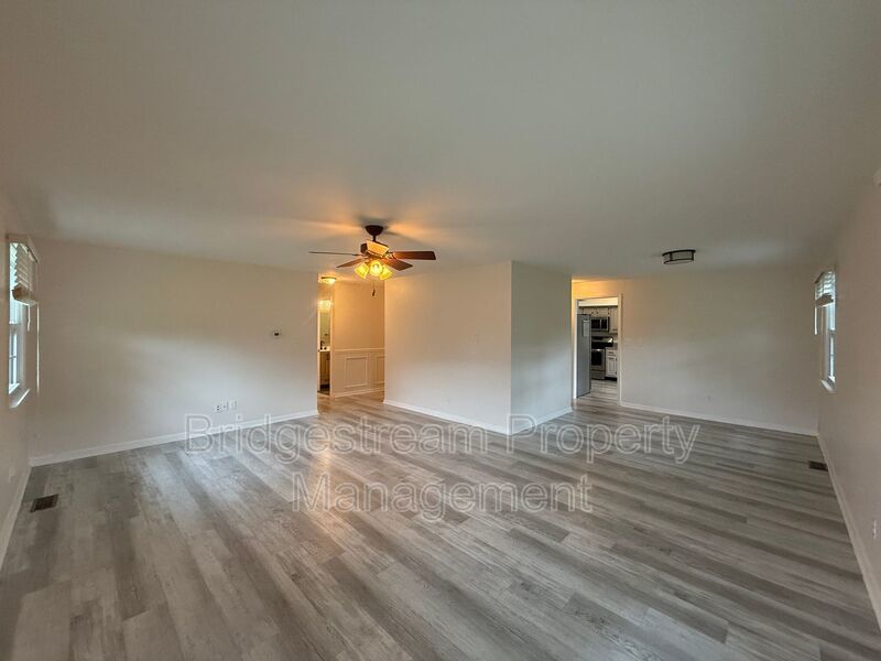 Beautiful 3 Bed, 2 Bath Home in Centerville with Fenced in Backyard property image