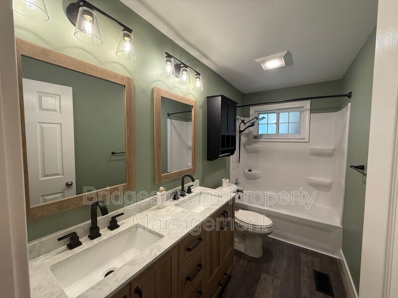 Beautiful 3 Bed, 2 Bath Home in Centerville with Fenced in Backyard property image