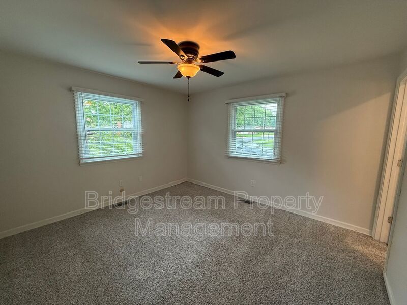 Beautiful 3 Bed, 2 Bath Home in Centerville with Fenced in Backyard property image