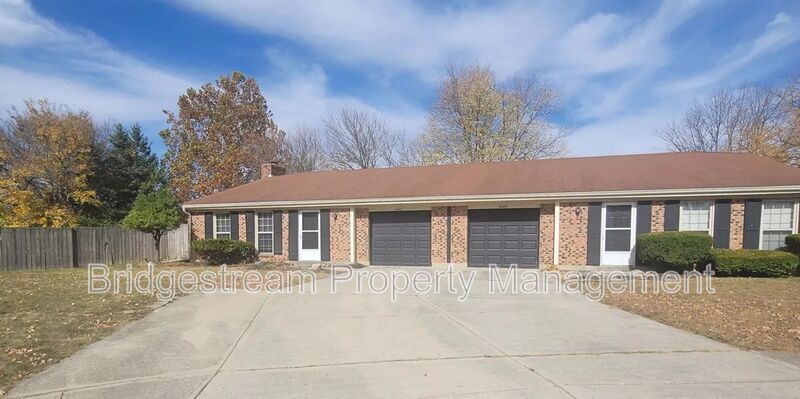 Updated 2 bedroom, 1.5 bath duplex with attached 1 car garage in Englewood property image