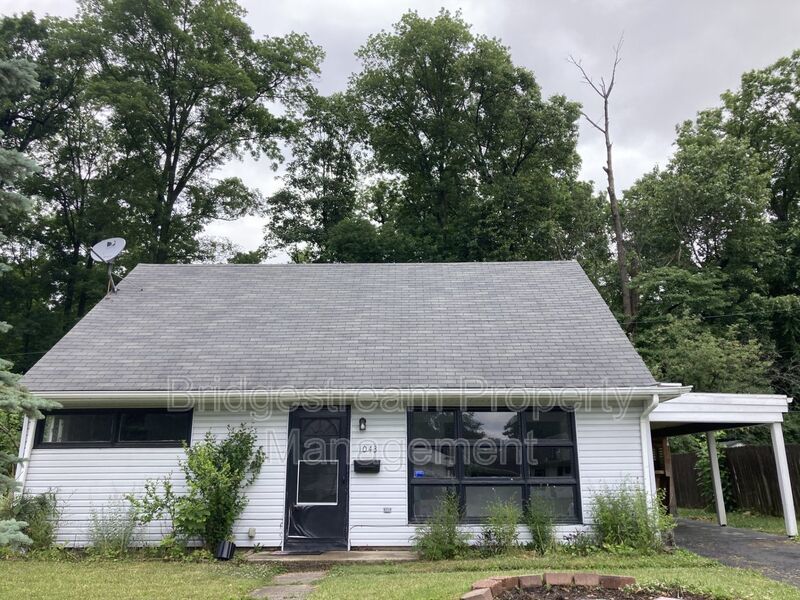 Beautiful 3 bedroom 1 bath Cape Cod style house with den/office and carport located in Kettering property image