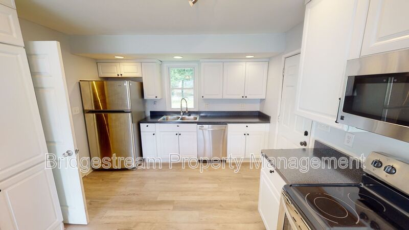 Beautiful 3 bedroom 1 bath Cape Cod style house with den/office and carport located in Kettering property image