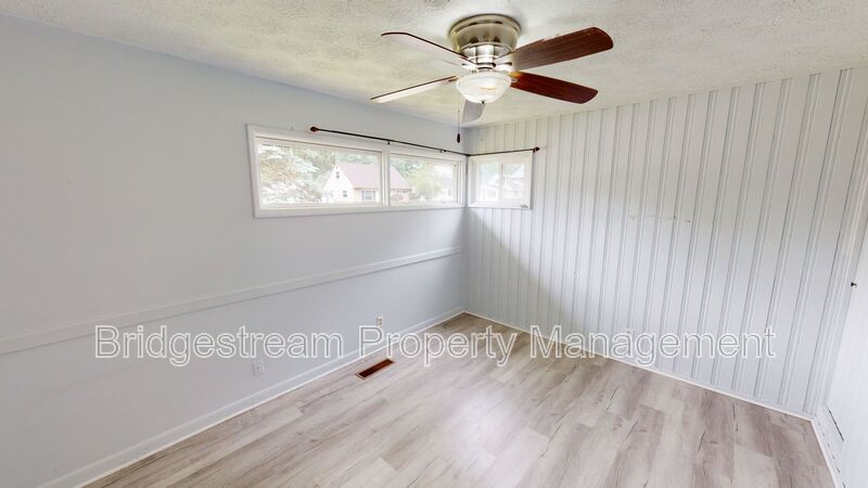 Beautiful 3 bedroom 1 bath Cape Cod style house with den/office and carport located in Kettering property image