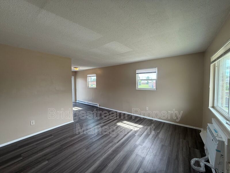 Cozy 2 Bed, 1 Bath Ranch Style Unit property image
