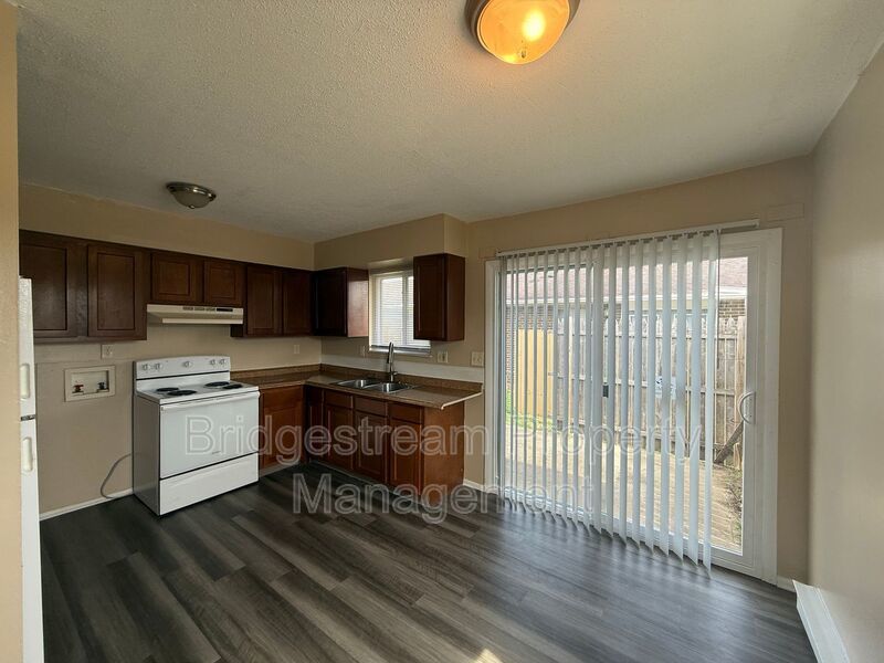 Cozy 2 Bed, 1 Bath Ranch Style Unit property image