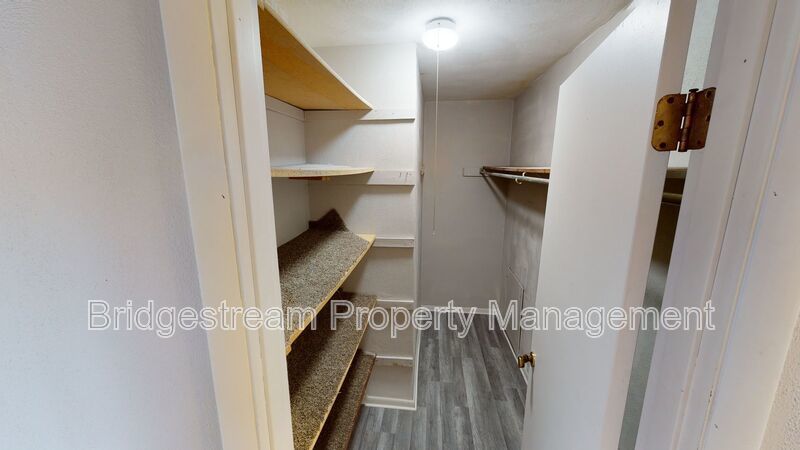 Cozy First Floor 2 Bed, 2 Bath Apartment property image