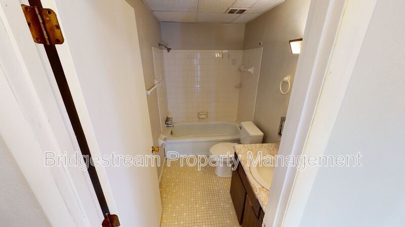 Cozy First Floor 2 Bed, 2 Bath Apartment property image