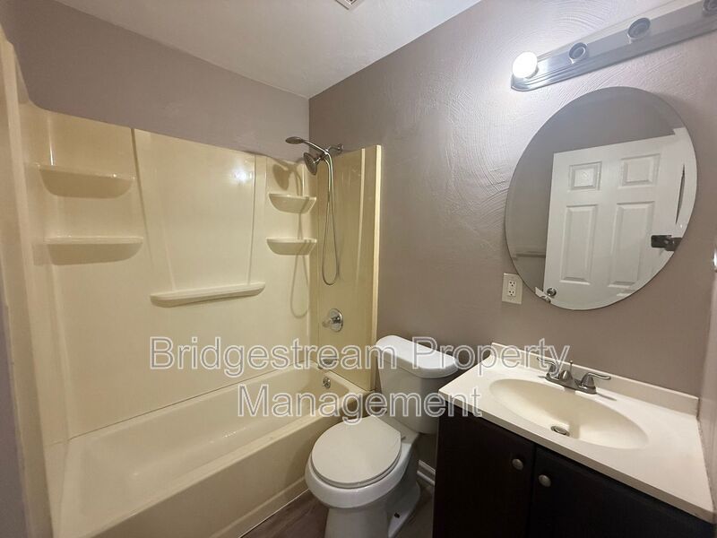 Cozy 2 Bed, 1 Bath Ranch Style Apartment in East Dayton property image