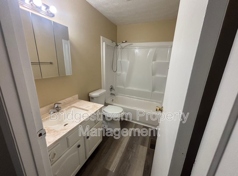Cozy 2 Bed, 1 Bath Townhome in Vandalia property image