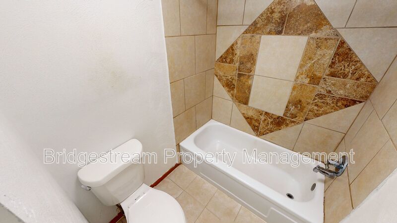 Cozy 1 Bed, 1 Bath Apartment in Englewood property image