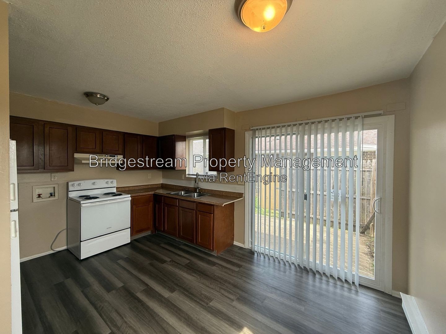 Cozy 2 Bed, 1 Bath Ranch Style Unit property image