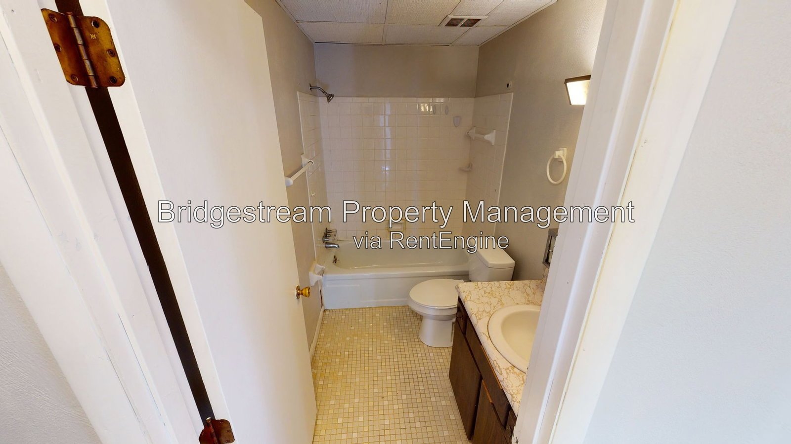 Cozy First Floor 2 Bed, 2 Bath Apartment property image
