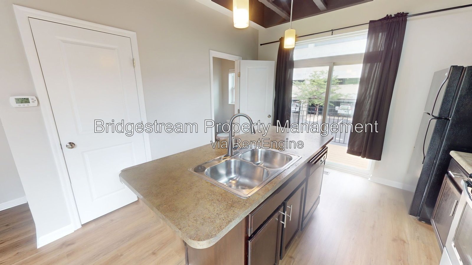 Beautiful 2 bedroom, 1.5 bath townhome with 1 car attached garage and reserved parking space in Downtown Dayton near Riverscape property image