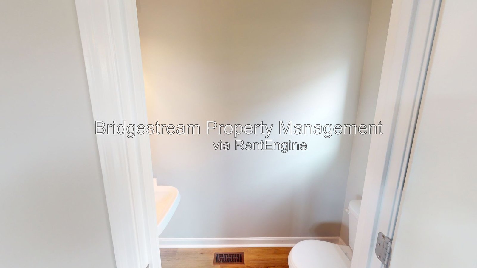 Beautiful 2 bedroom, 1.5 bath townhome with 1 car attached garage and reserved parking space in Downtown Dayton near Riverscape property image