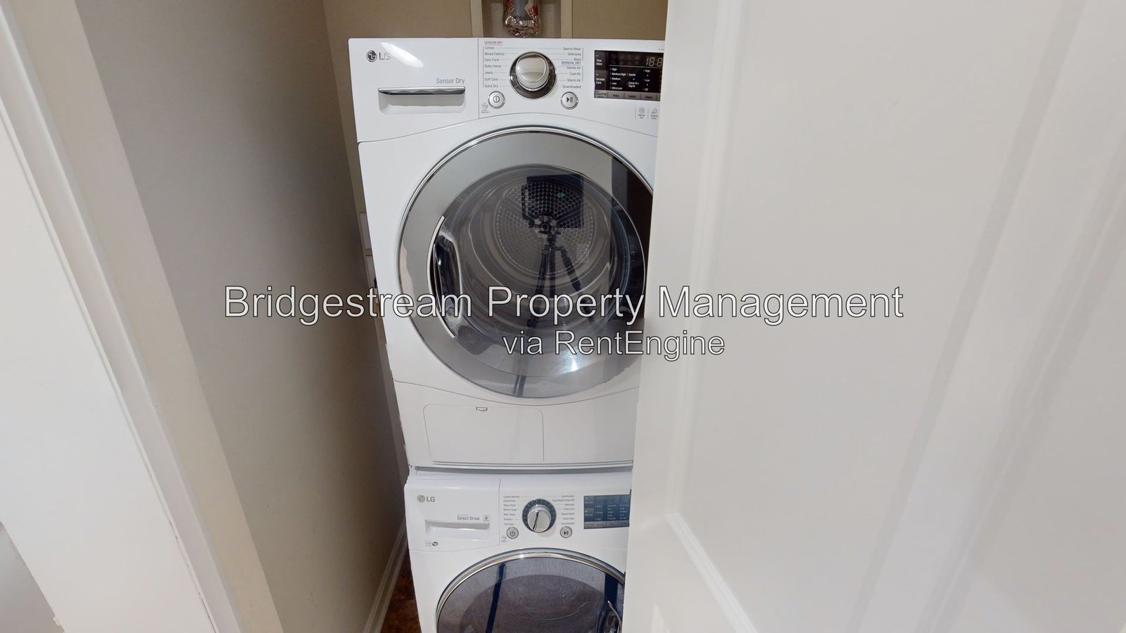 Beautiful 2 bedroom, 1.5 bath townhome with 1 car attached garage and reserved parking space in Downtown Dayton near Riverscape property image