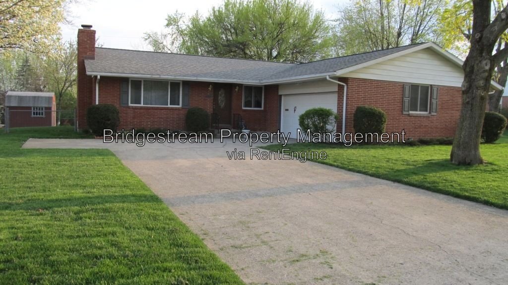 3 Bedroom, 2 full bath home with 2 car attached garage in Englewood property image