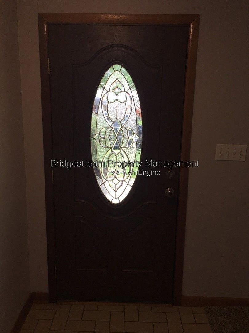 3 Bedroom, 2 full bath home with 2 car attached garage in Englewood property image