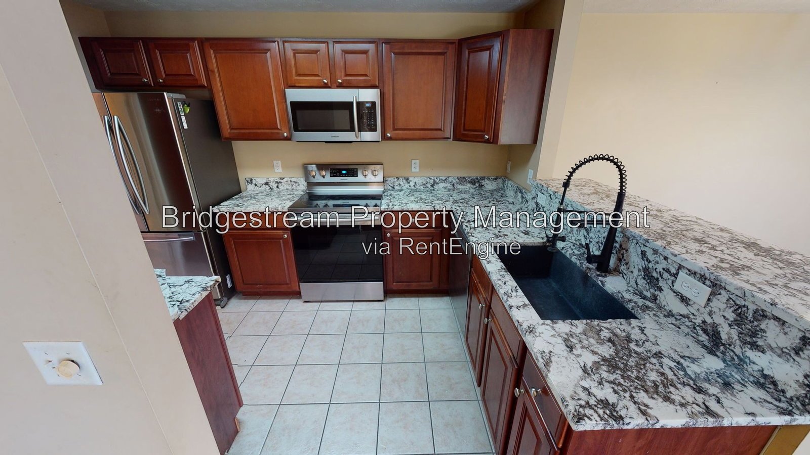 Beautiful 1st Floor 3 Bedroom, 2 Bath Condo with 1 Car Garage in Beavercreek property image