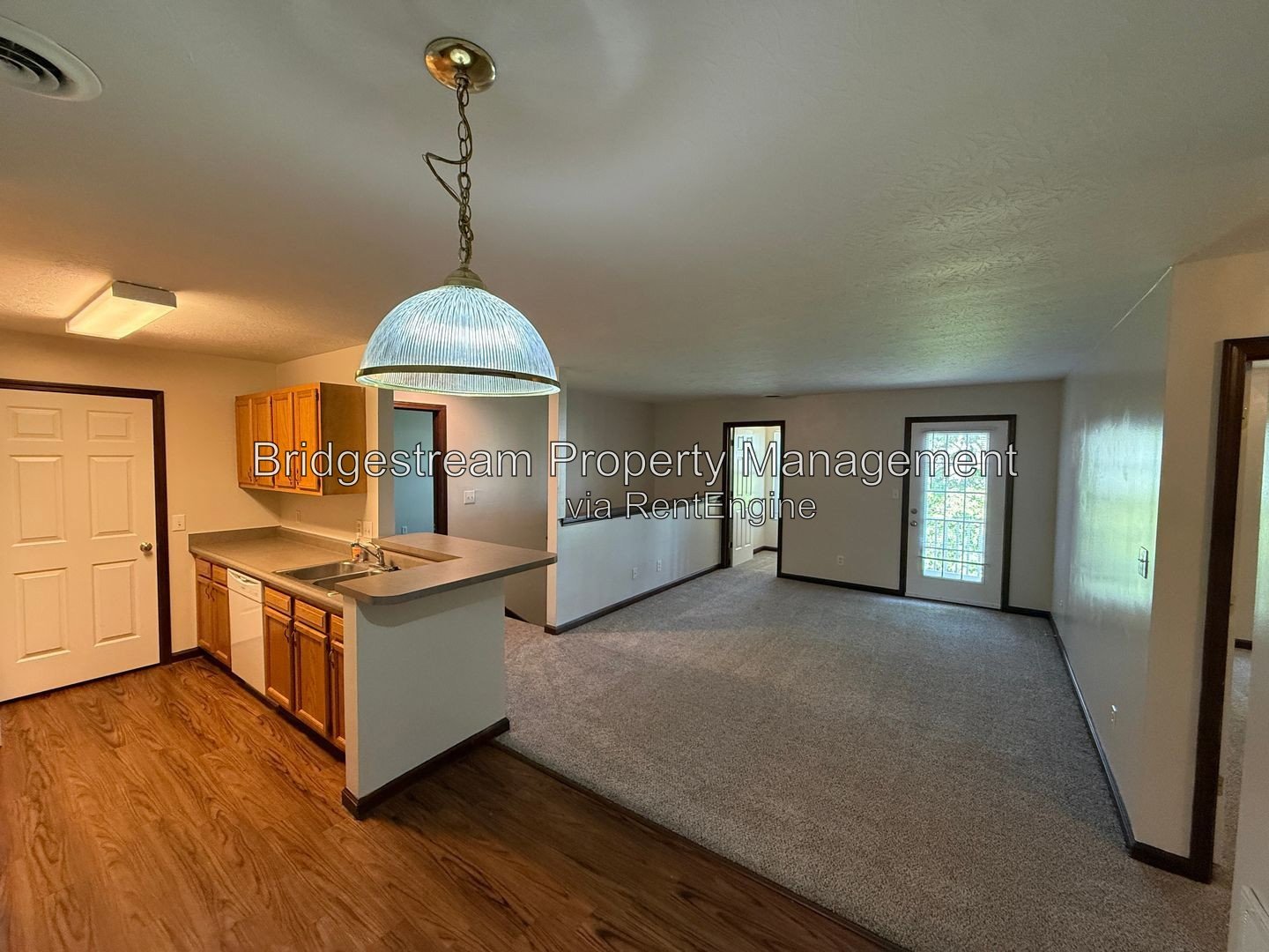 Luxurious 2nd Floor 2 bed 2 bath Apartment property image