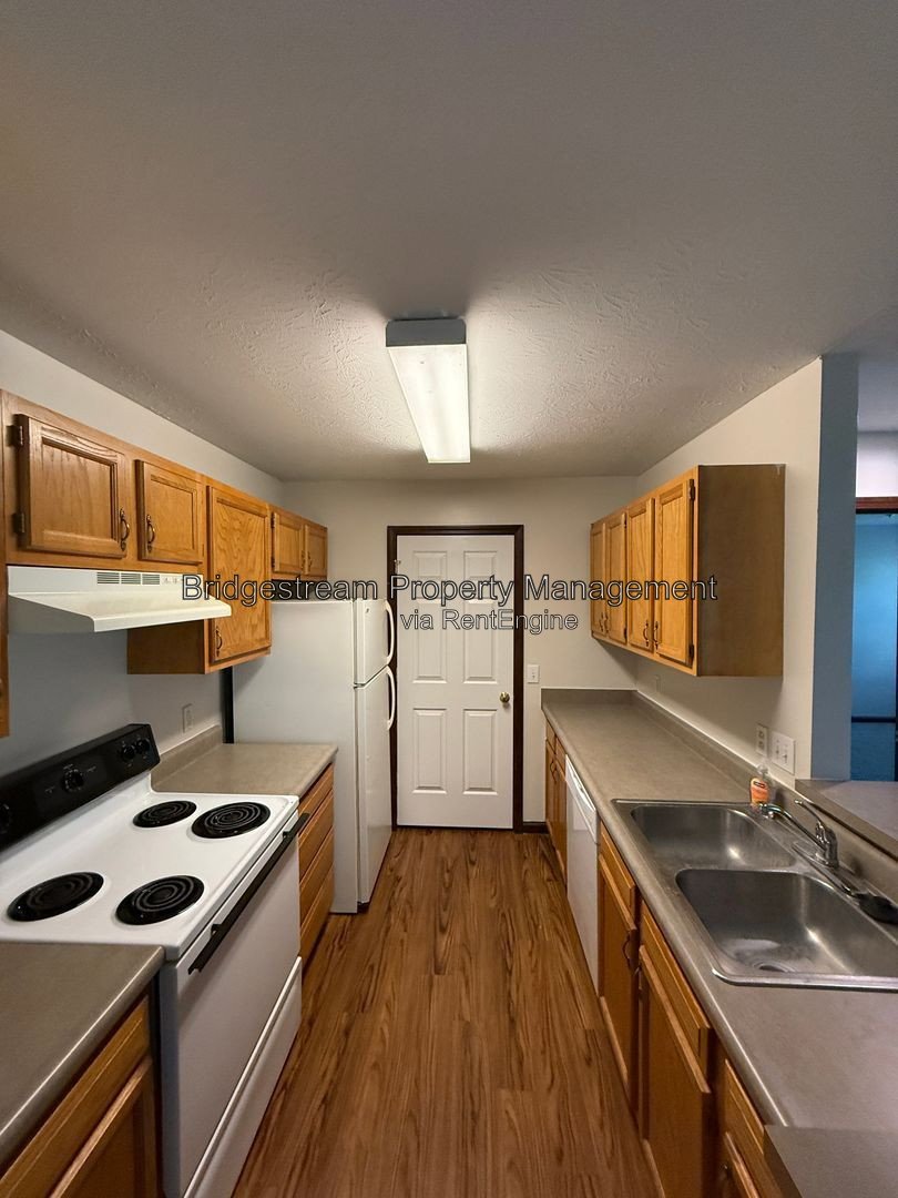 Luxurious 2nd Floor 2 bed 2 bath Apartment property image