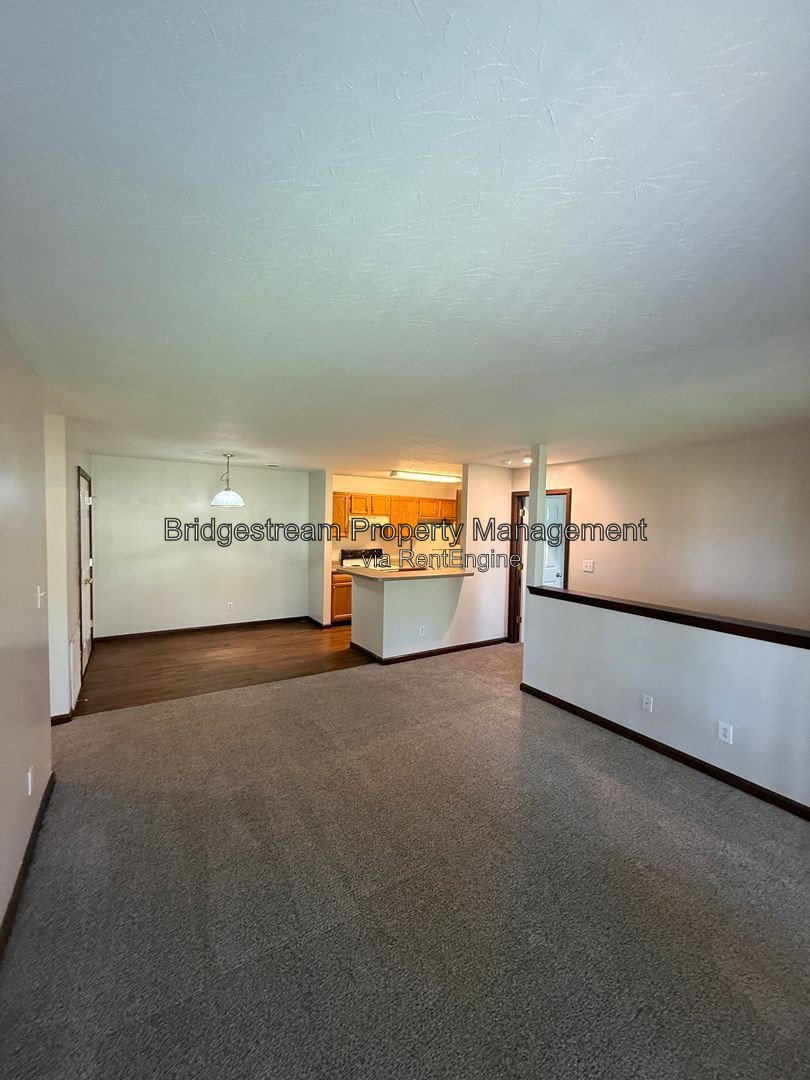 Luxurious 2nd Floor 2 bed 2 bath Apartment property image