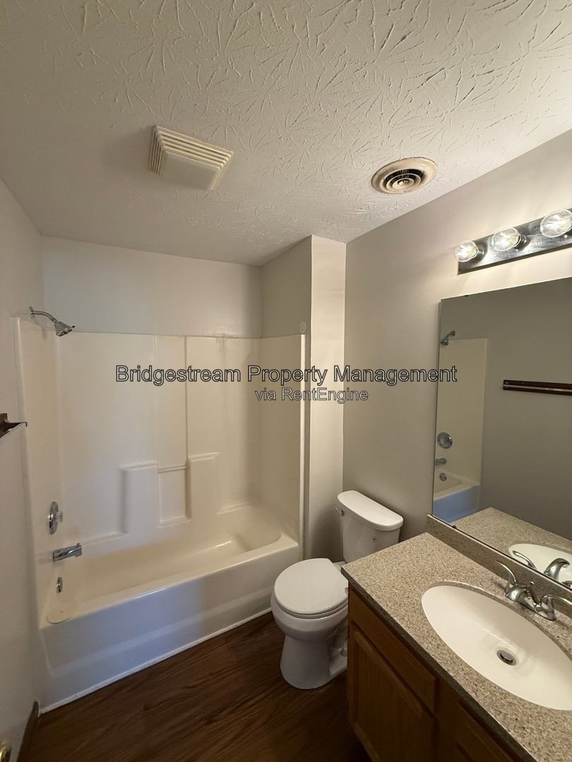 Luxurious 2nd Floor 2 bed 2 bath Apartment property image