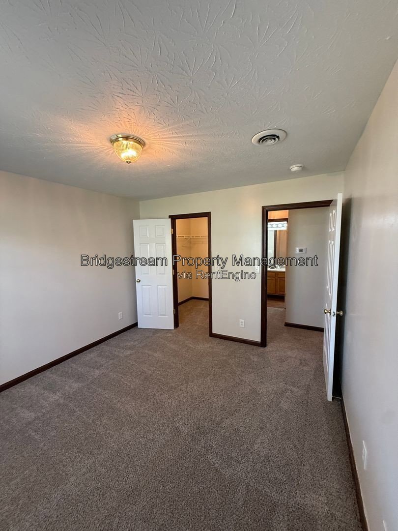 Luxurious 2nd Floor 2 bed 2 bath Apartment property image