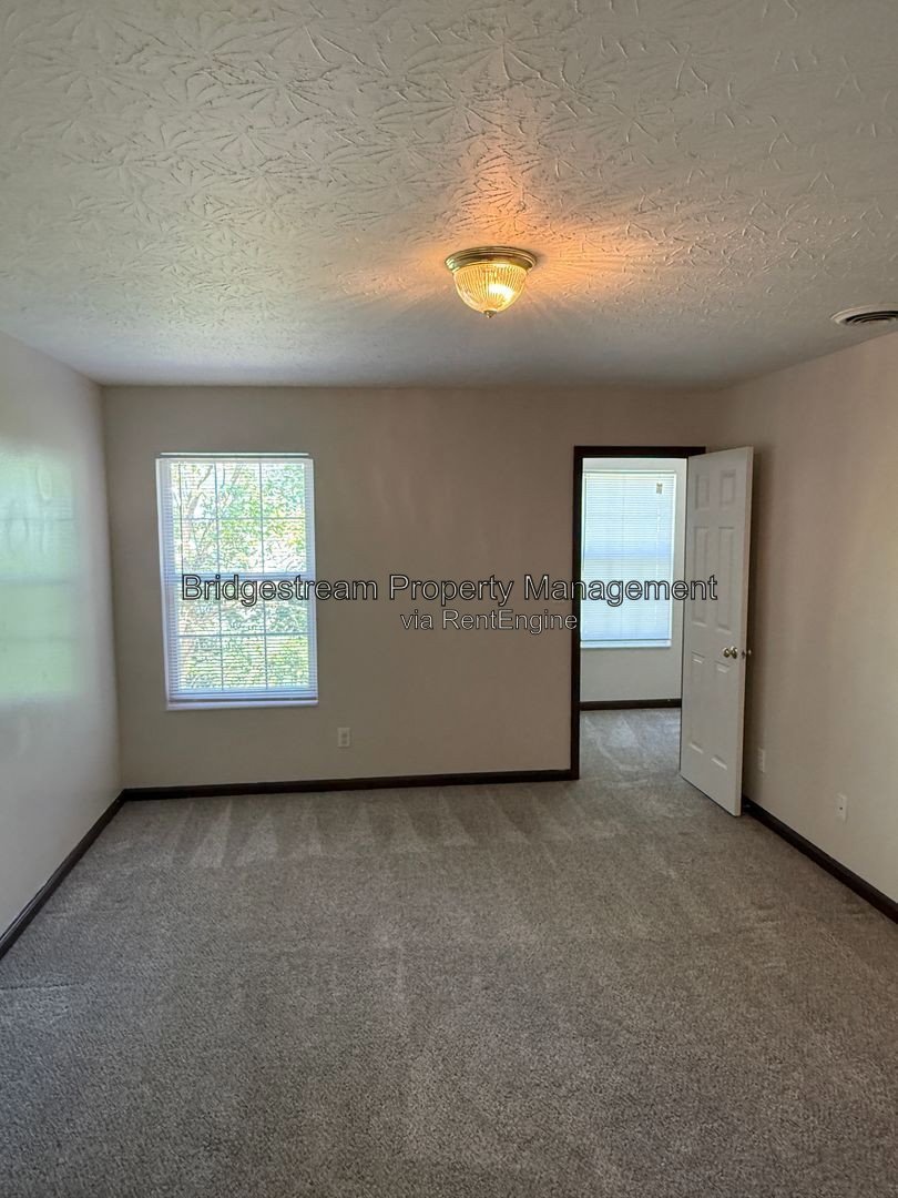 Luxurious 2nd Floor 2 bed 2 bath Apartment property image