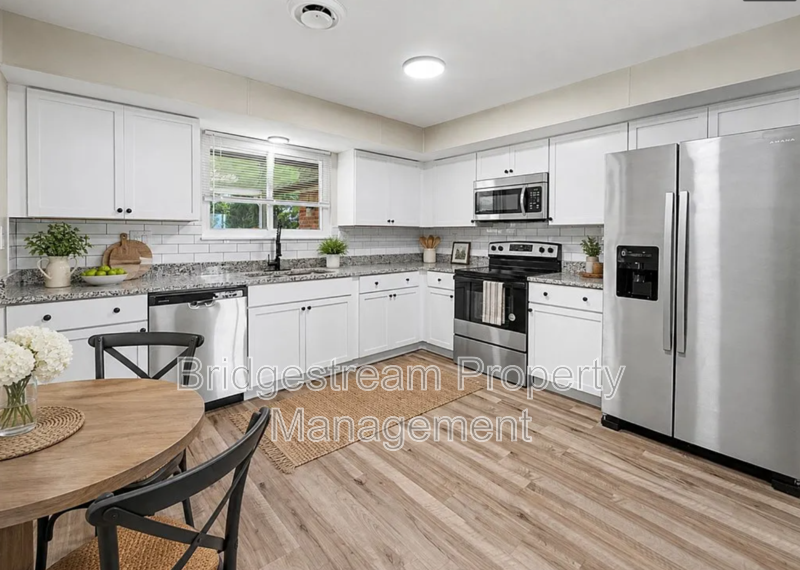 Newly Renovated 6 Bed, 2.5 Bath Home in Beavercreek property image