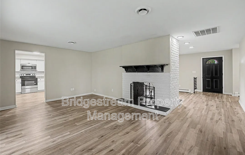 Newly Renovated 6 Bed, 2.5 Bath Home in Beavercreek property image