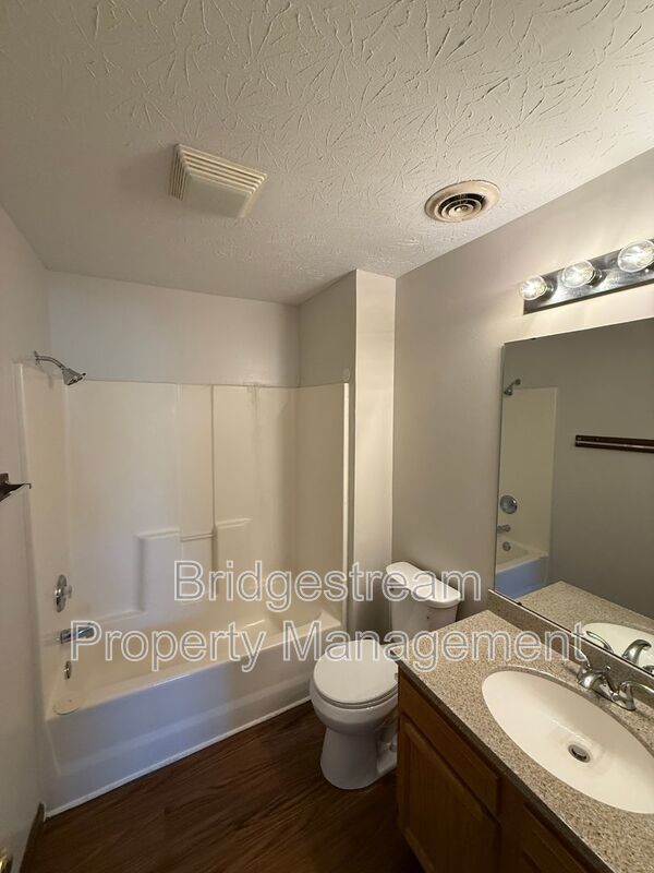 Luxurious 2nd Floor 2 bed 2 bath Apartment property image