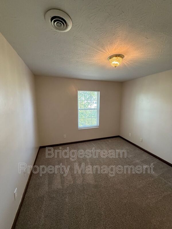 Luxurious 2nd Floor 2 bed 2 bath Apartment property image