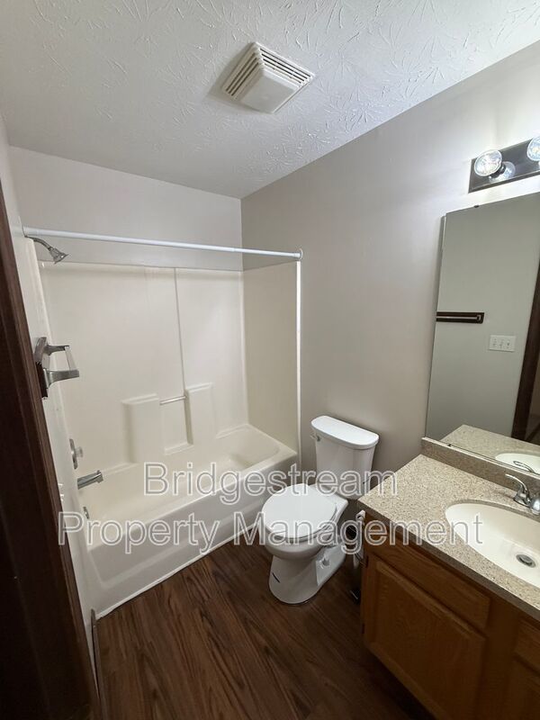 Luxurious 2nd Floor 2 bed 2 bath Apartment property image