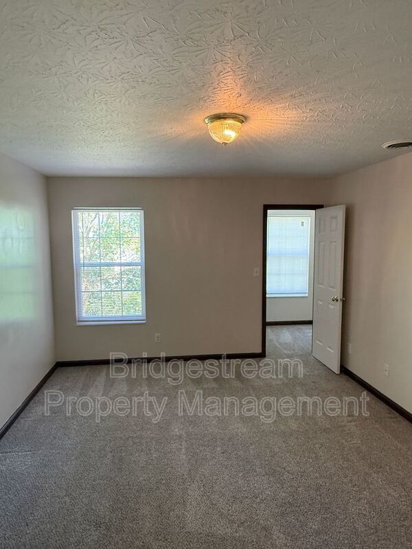 Luxurious 2nd Floor 2 bed 2 bath Apartment property image