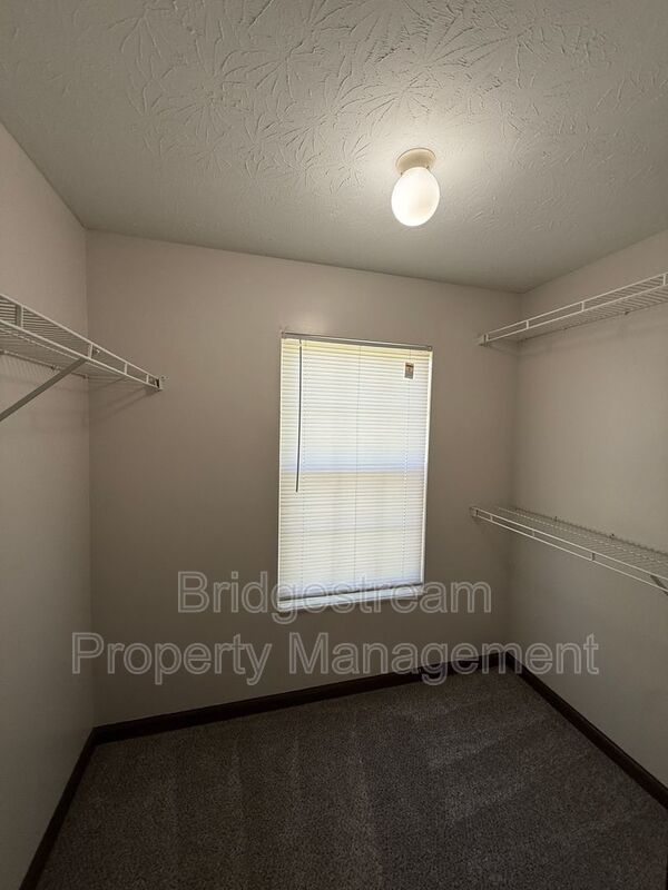 Luxurious 2nd Floor 2 bed 2 bath Apartment property image