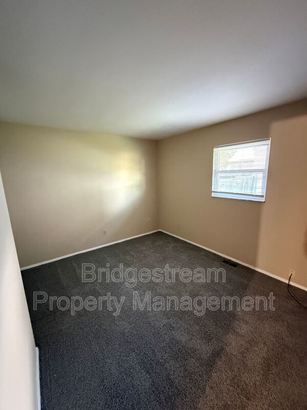 Cozy 2 Bed, 1 Bath Apartment property image