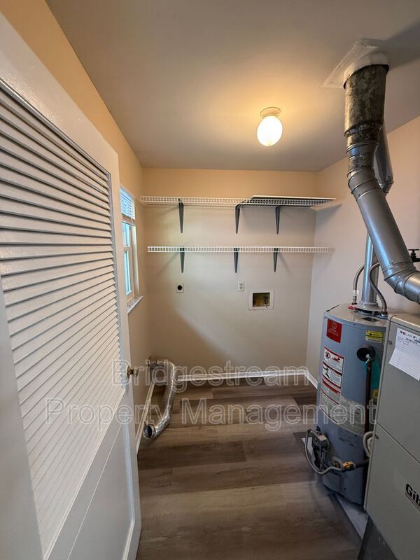 Cozy 2 Bed, 1 Bath Apartment property image