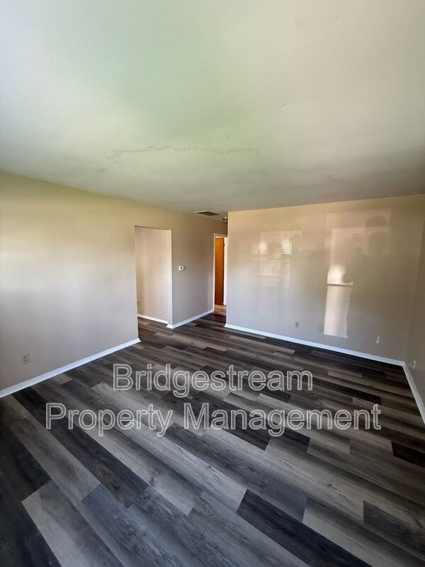 Cozy 2 Bed, 1 Bath Apartment property image