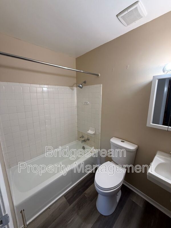 Cozy 2 Bed, 1 Bath Apartment property image