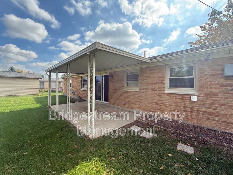 Cozy 3 Bed, 2 Bath Home in Vandalia Now Available property image