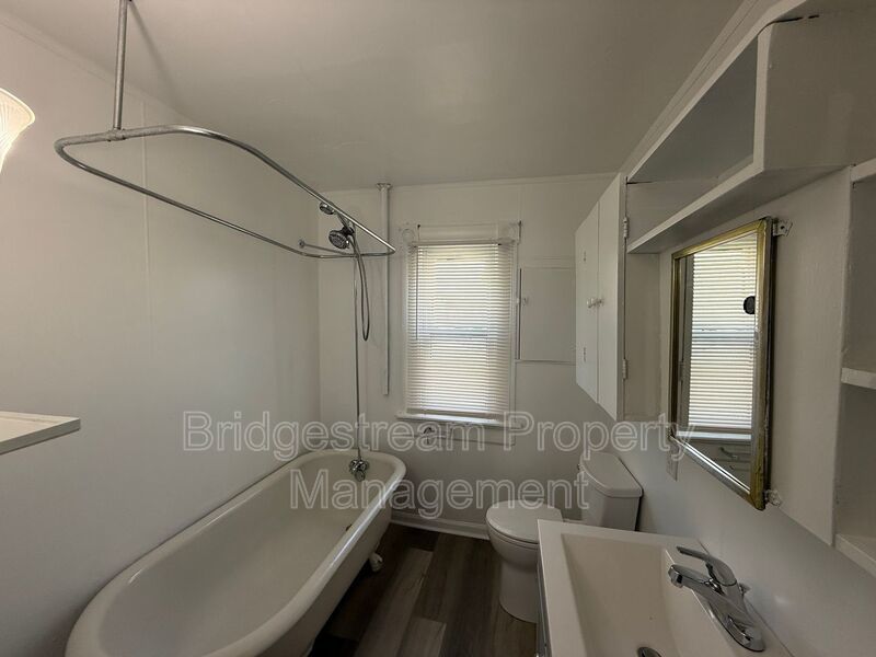 Cozy 3 Bed, 1 Bath Duplex Now Available property image