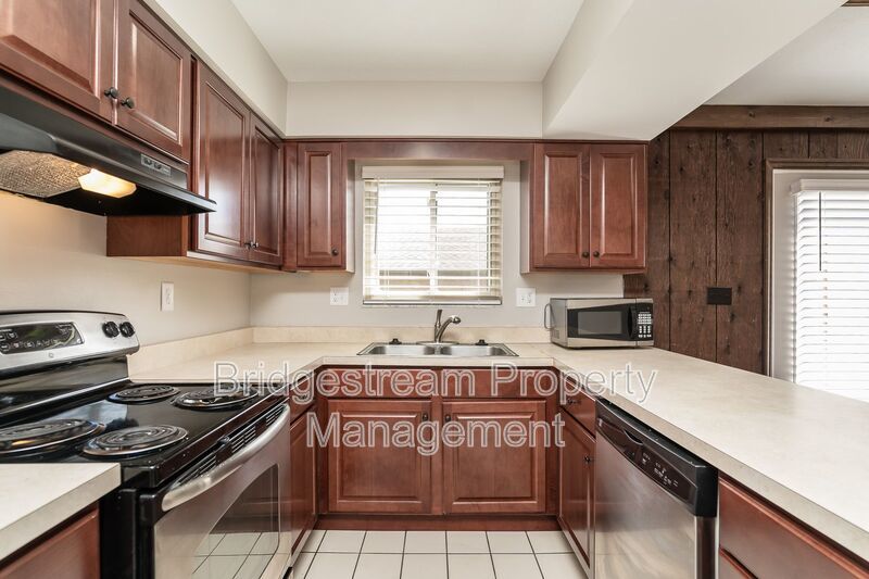 Cozy 3 Bedroom, 2.5 Bath Townhome Now Available property image