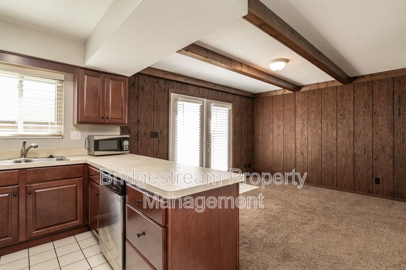 Cozy 3 Bedroom, 2.5 Bath Townhome Now Available property image