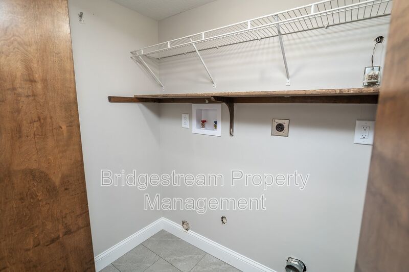 Cozy 3 Bedroom, 2.5 Bath Townhome Now Available property image