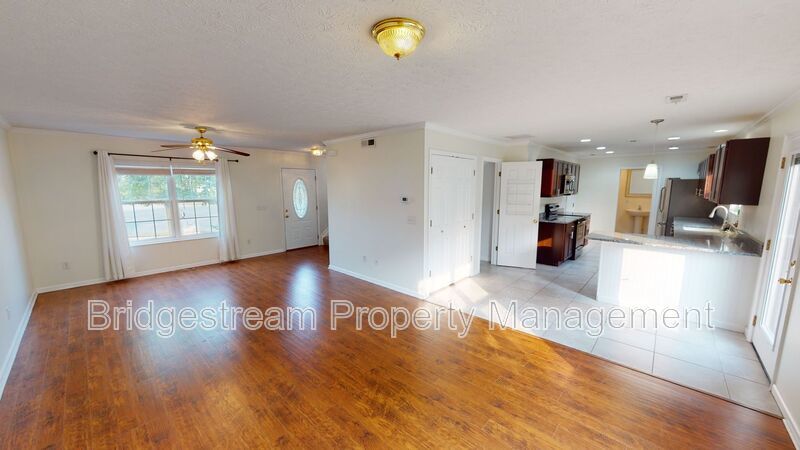 Beautiful 3 Bed, 2.5 Bath with 2 car attached garage in Fairborn property image