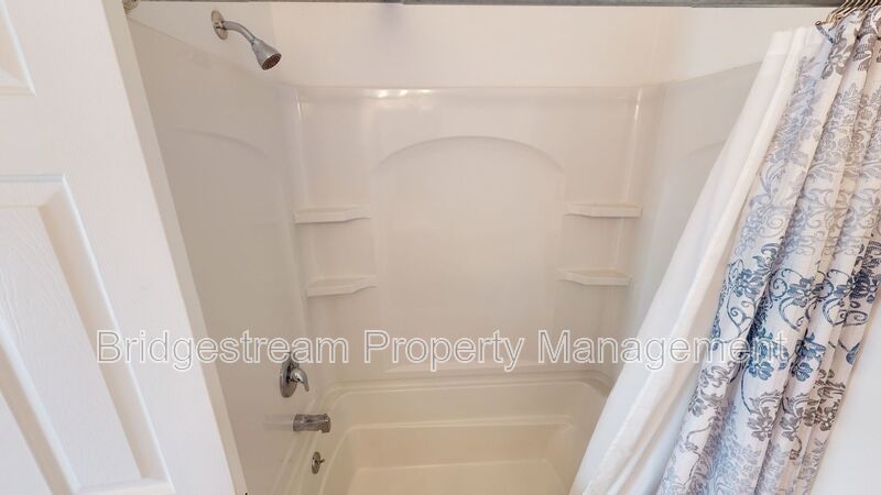Beautiful 3 Bed, 2.5 Bath with 2 car attached garage in Fairborn property image