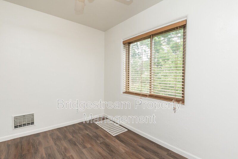 Cozy 1 Bed, 1 Bath Apartment in Kettering with Covered Carport property image