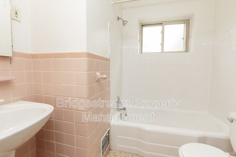 Cozy 1 Bed, 1 Bath Apartment in Kettering with Covered Carport property image