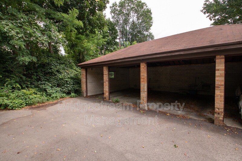 Cozy 1 Bed, 1 Bath Apartment in Kettering with Covered Carport property image