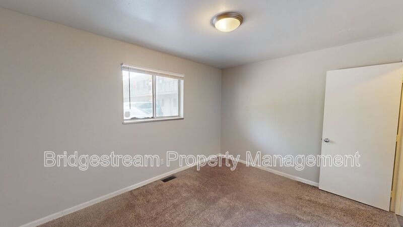 Updated Downstairs 2 Bed, 1 Bath Unit in Clayton property image